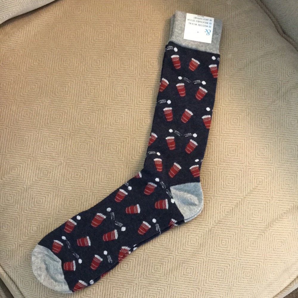 New Men’s BEER PONG Novelty SOCKS NWT